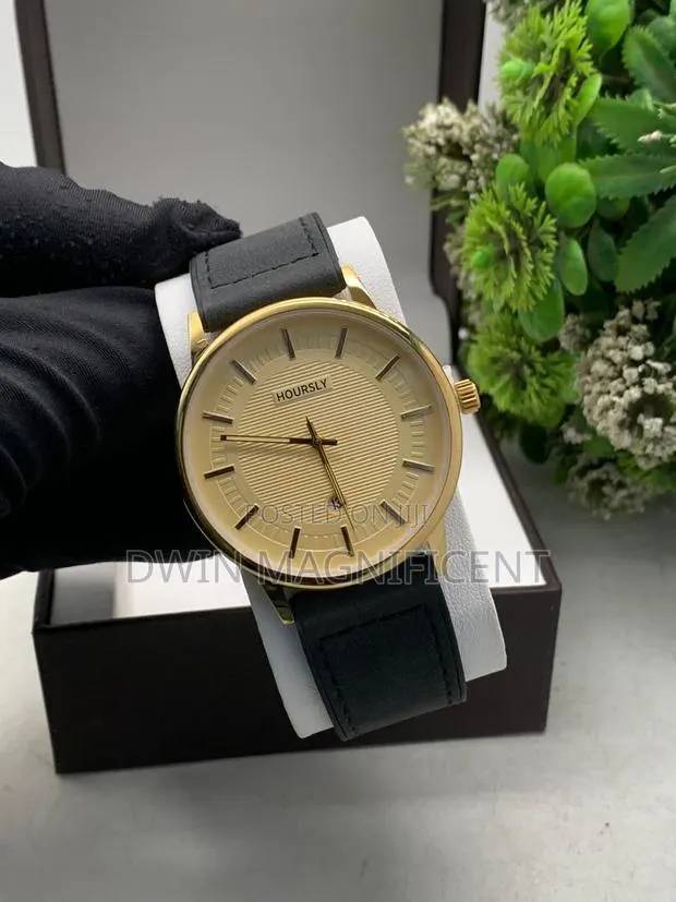 Leather Strap Hoursly Anti-Fade Unisex Watch · Photo 1
