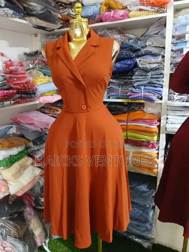 Elegant Ladies Office Wear · Photo 1