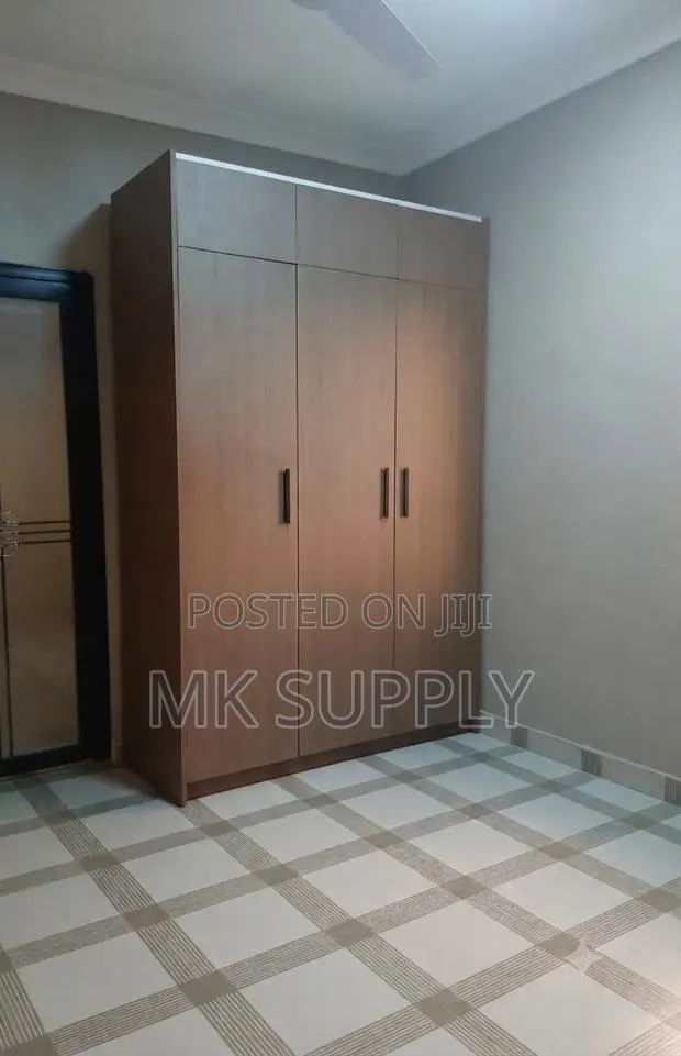Wardrobe, Laminated Board · Photo 1