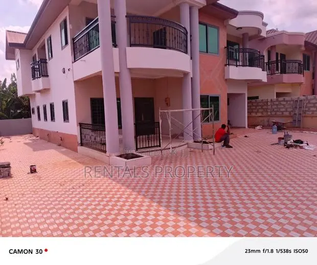 4bdrm Duplex in Oyarifa Mall Area for rent · Photo 1