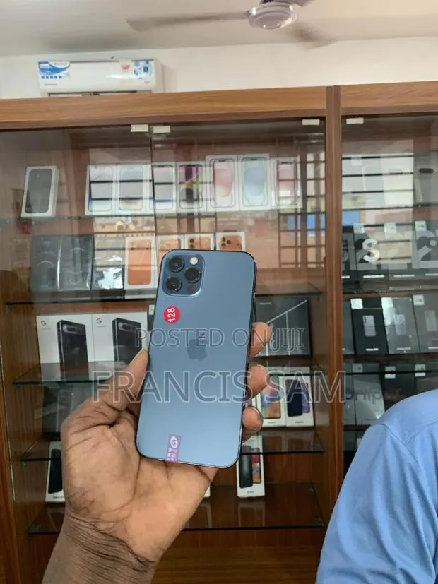 Apple iPhone 12 Pro Max 128 GB Blue · Photo 1