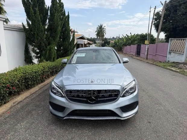 Mercedes-Benz C300 2017 Silver · Photo 1