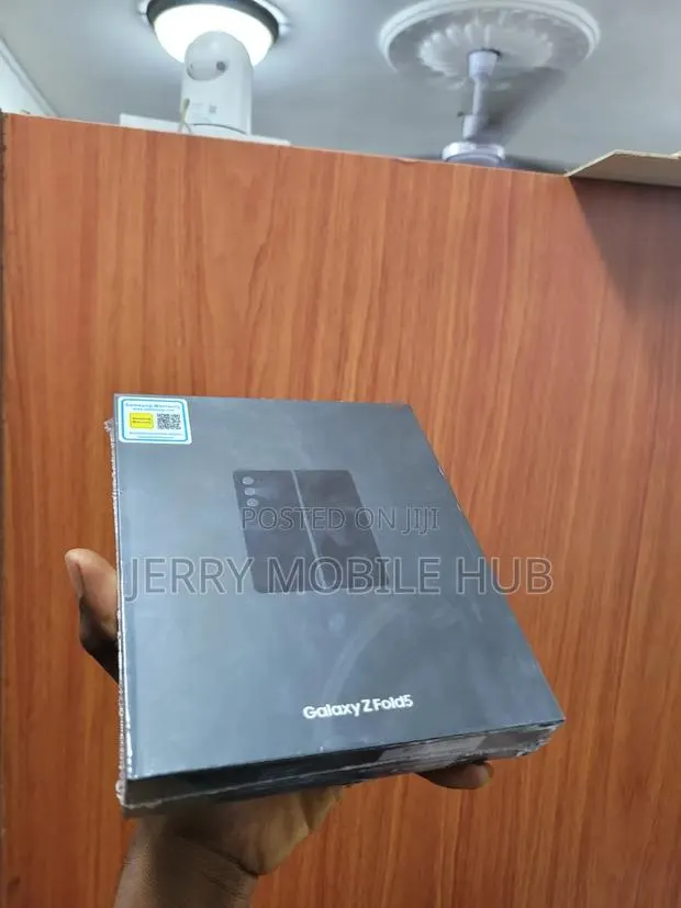 New Samsung Galaxy Z Fold 5 1 TB Black · Photo 1