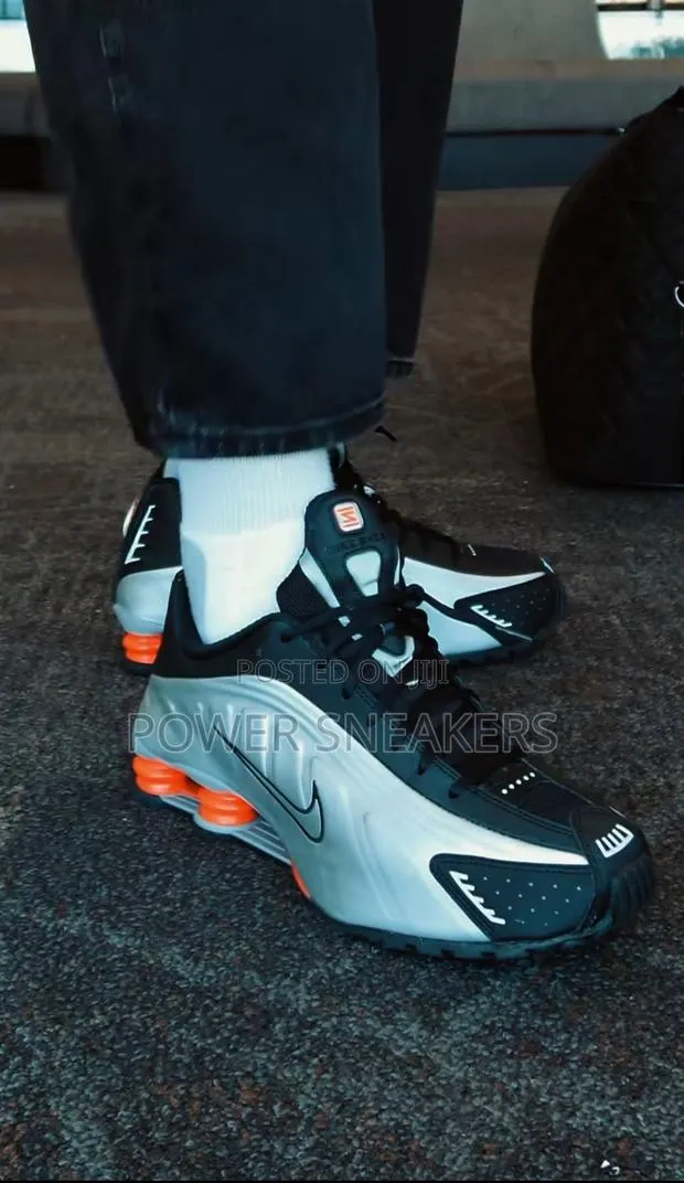 Nike Shox R4 Orange · Photo 1