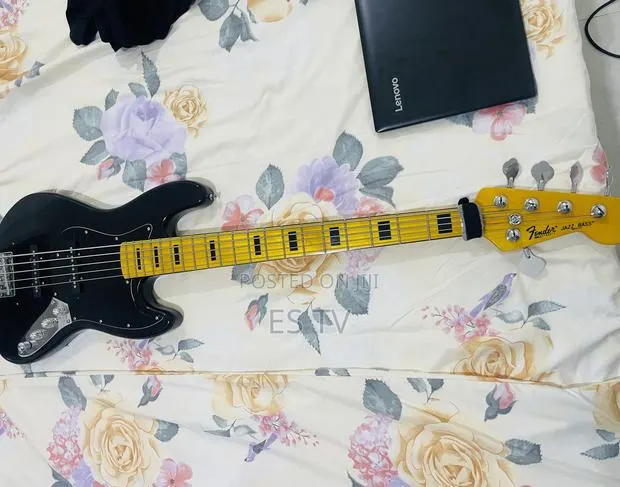 Fender Jazz Bass Guitar · Photo 1