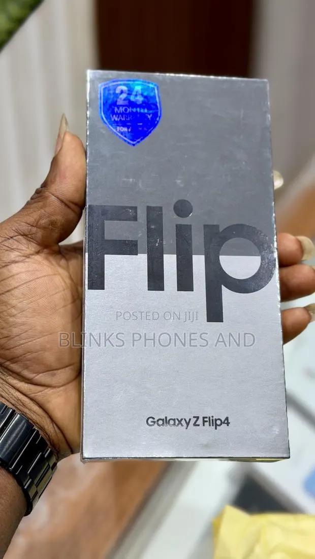New Samsung Galaxy Z Flip4 256 GB Black · Photo 1