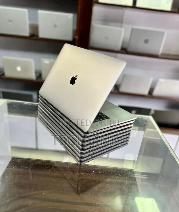 Laptop Apple MacBook Pro 2019 32GB Intel Core i9 SSD 1T · Photo 1