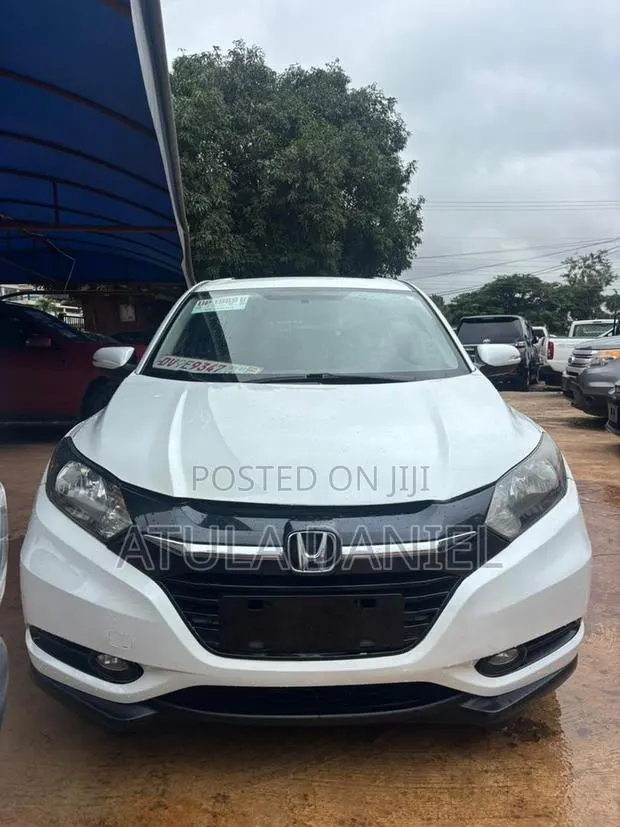 Honda HR-V 4dr SUV (1.5L 4cyl CVT) 2016 White · Photo 1
