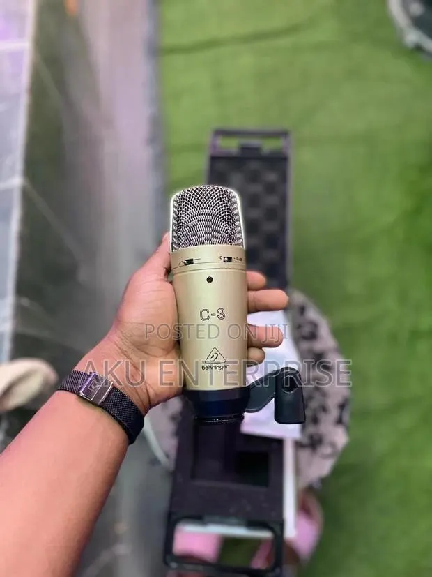 Behringer C-3 · Photo 1