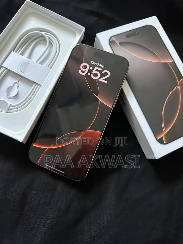 Apple iPhone 16 Pro Max 256 GB Gold · Photo 1