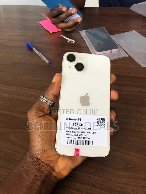 New Apple iPhone 14 128 GB White · Photo 1