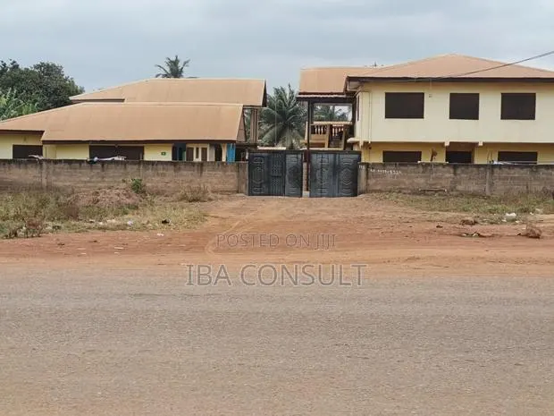 12bdrm House in Dodowa Hospital, Main Station for sale · Photo 1