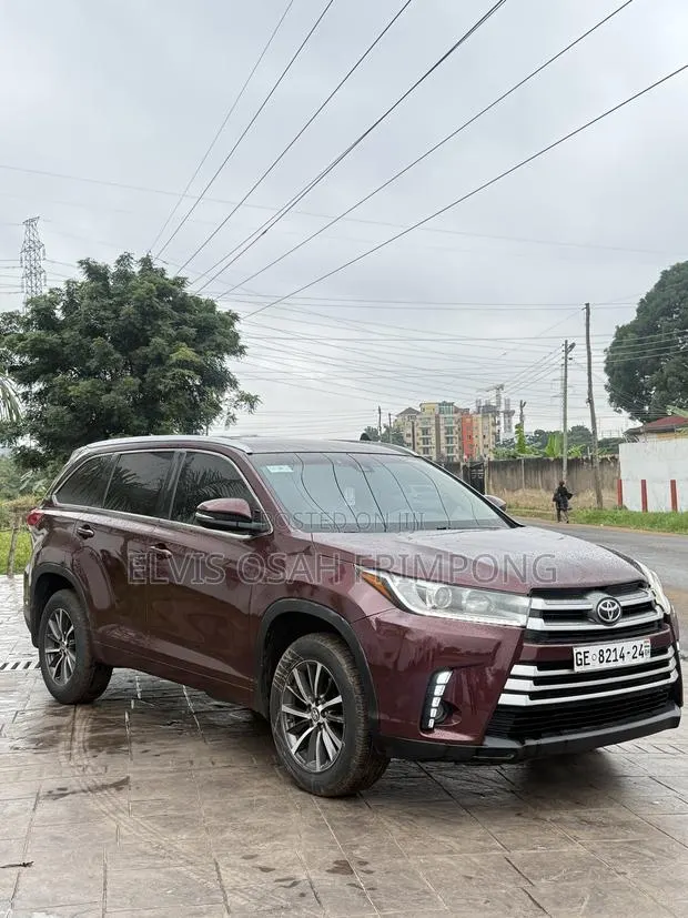 Toyota Highlander XLE 4x2 V6 (3.5L 6cyl 8A) 2018 Burgundy · Photo 1
