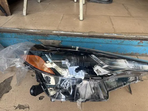 Corolla Cross 2020,2021,2022,2023 Headlight Normal · Photo 1