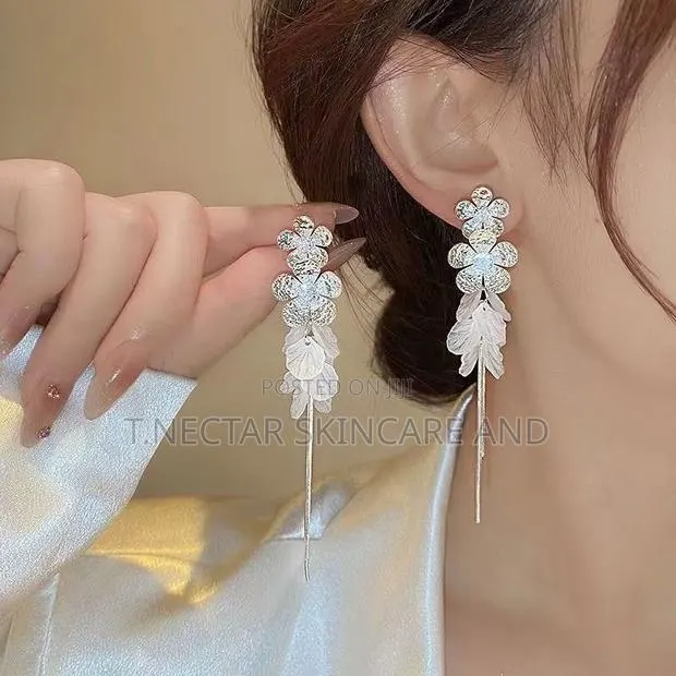Pearl Earrings · Photo 1