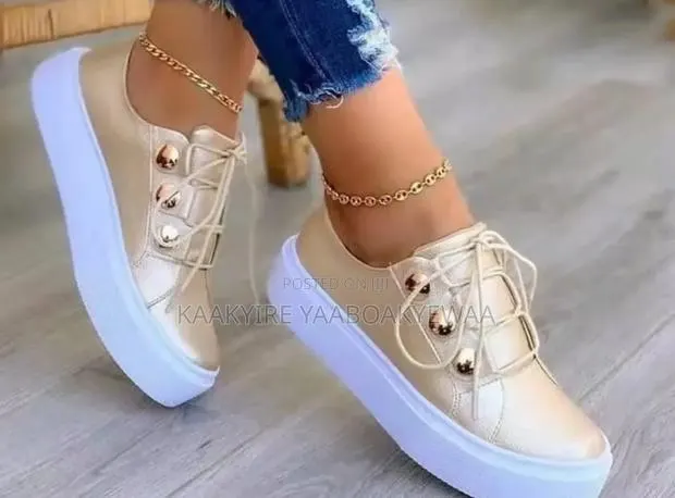 Ladies Sneaker · Photo 1
