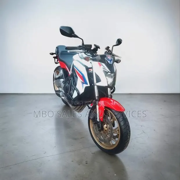 Honda Hornet 2023 White