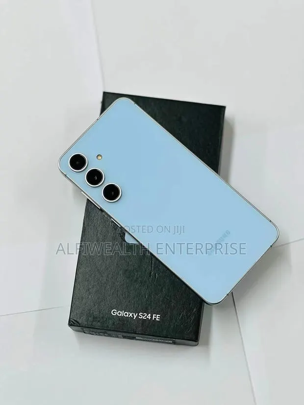 New Samsung Galaxy S24 FE 128 GB Blue · Photo 1