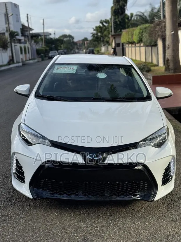 Toyota Corolla SE (1.8L 4cyl 6M) 2019 White · Photo 1