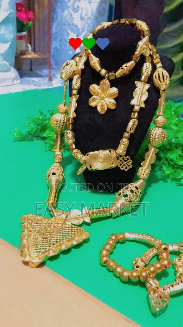 Golden Beads Kente Accessories for Rent · Photo 1