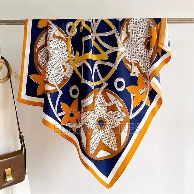 90 Cm Scarfs · Photo 1
