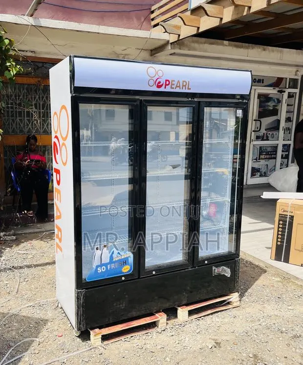 Unique Pearl PVC-1540-28ab 3 Door Beverage Cooler. · Photo 1