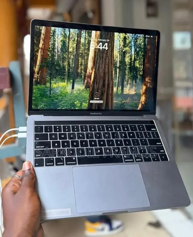 New Laptop Apple MacBook 2019 32GB Intel Core i9 SSD 1T · Photo 1
