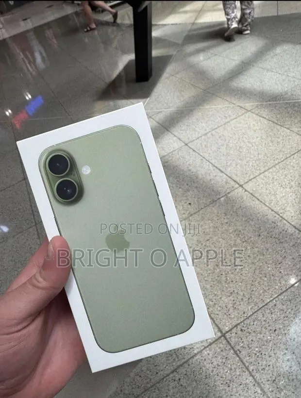 New Apple iPhone 17 256 GB Green · Photo 1
