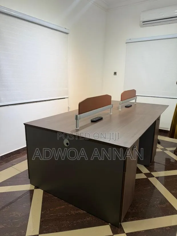 4 Seater Workstation Table · Photo 1