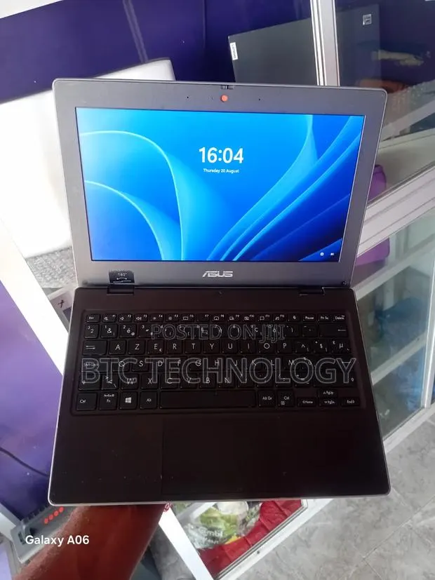 Laptop Asus ASUSPRO B9440UA 8GB Intel Core 2 Duo SSD 128GB · Photo 1