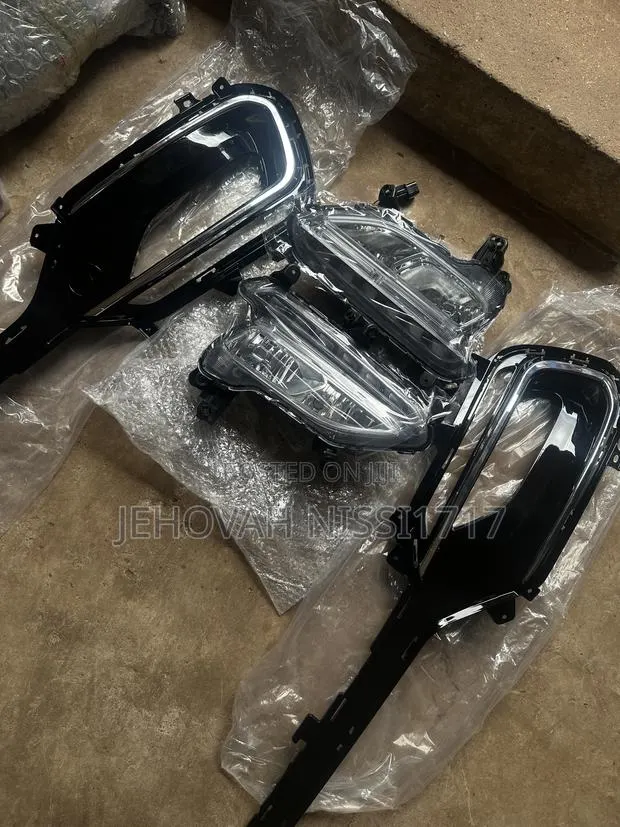 Hyundai Santa Fe 2017 - 2019 LED Foglight and Cover Complete · Photo 1