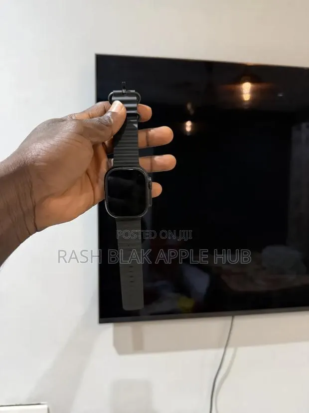 Apple Watch Ultra 2 49mm Black Edition · Photo 1