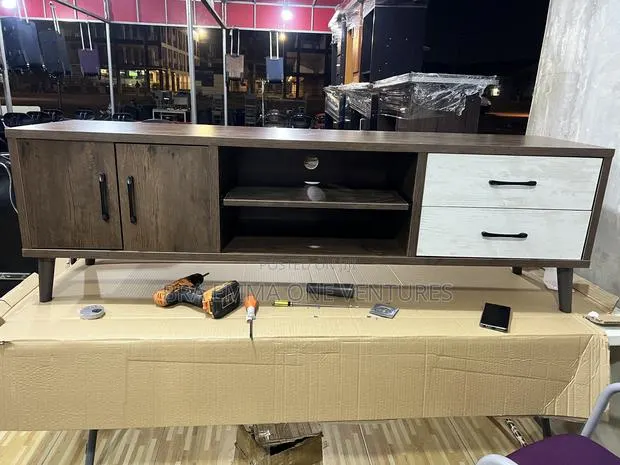 6ft Long Imported Tv Stand · Photo 1