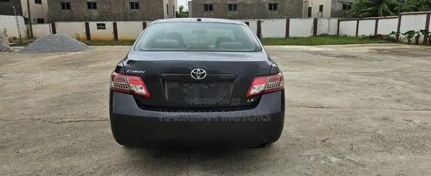 Toyota Camry 2011 Gray · Photo 7