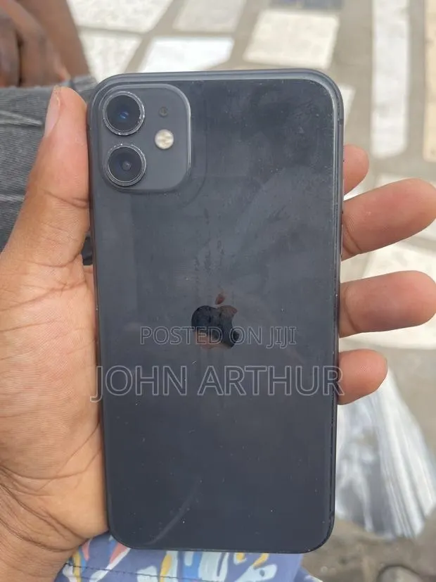 Apple iPhone 11 128 GB Black · Photo 1