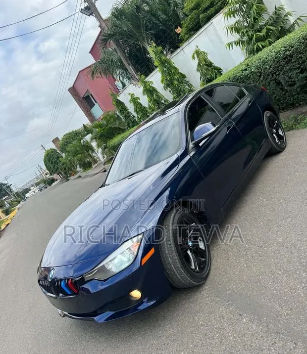 BMW 320i Sedan RWD 2015 Blue · Photo 1