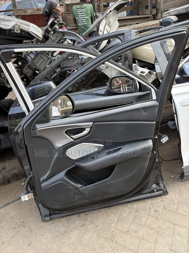 Acura RDX Front Door OEM 2019-2025 · Photo 1
