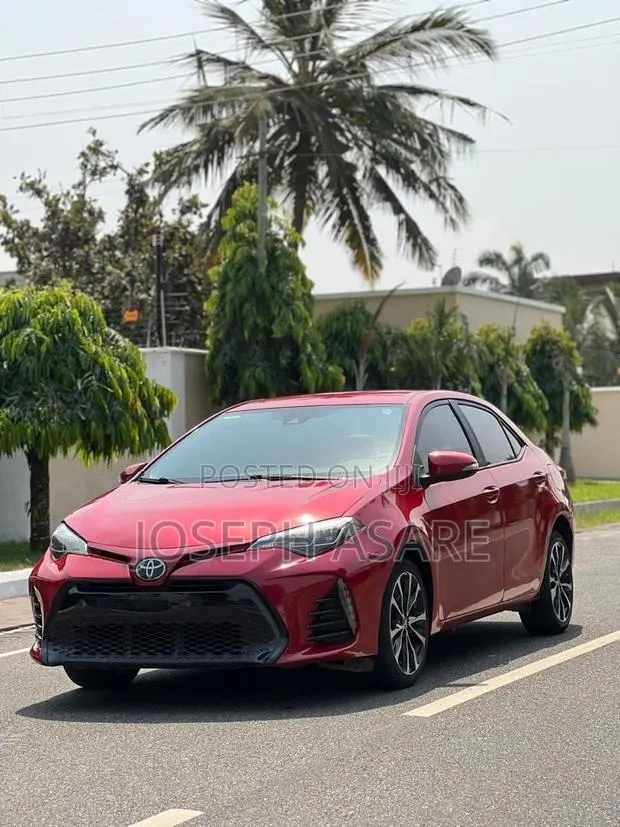 Toyota Corolla 2017 Red · Photo 1