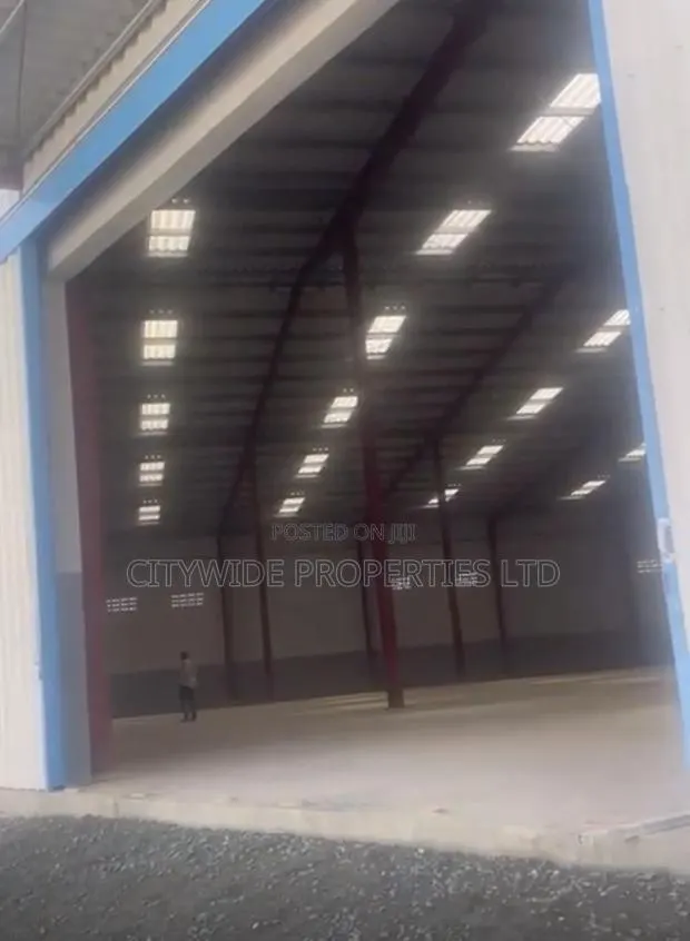 Large Warehouse 3200 SQM in Tema · Photo 1