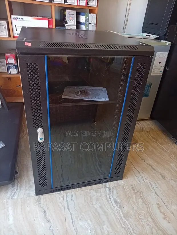 Aico 18u Rack With Fan,pdu & Tray · Photo 1