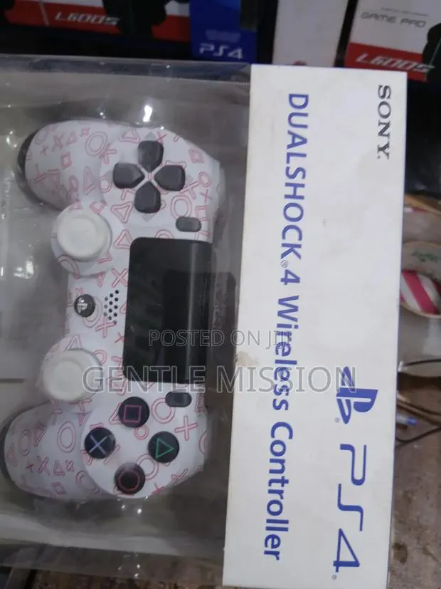 Dual Shock 4 Wireless Controller · Photo 1