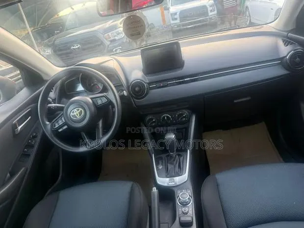 Toyota Yaris LE Sedan 4dr 2019 Red · Photo 1