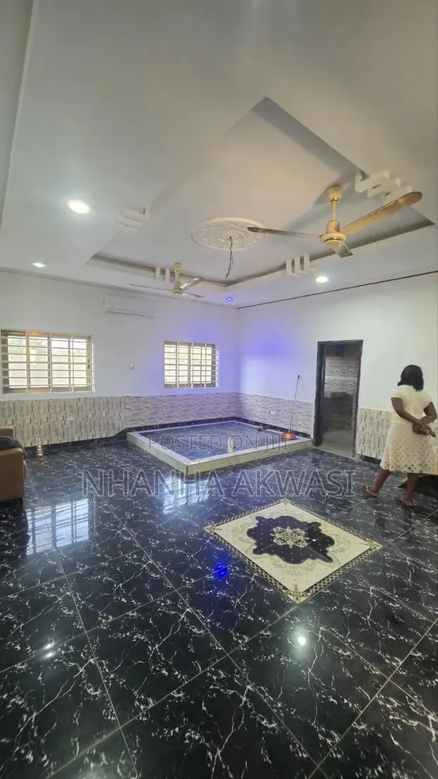 2bdrm Apartment in Community 18, Sakumono for rent · Photo 1