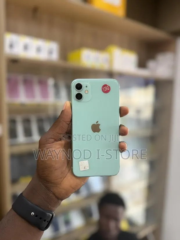 Apple iPhone 11 128 GB Green · Photo 1