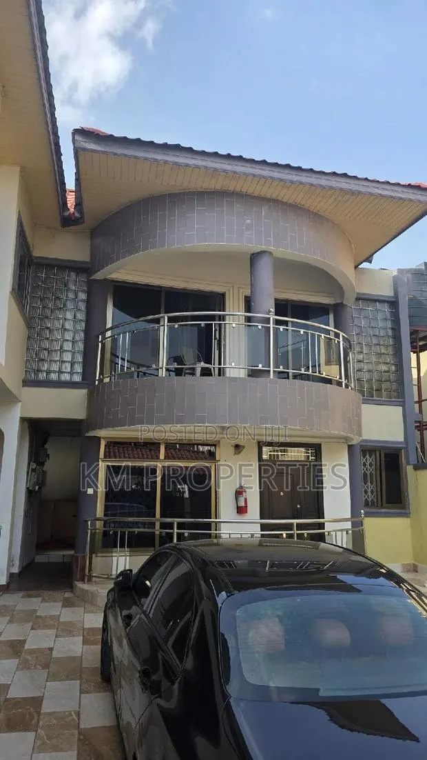 1 Bed Hall Airbnb at West-Legon · Photo 1