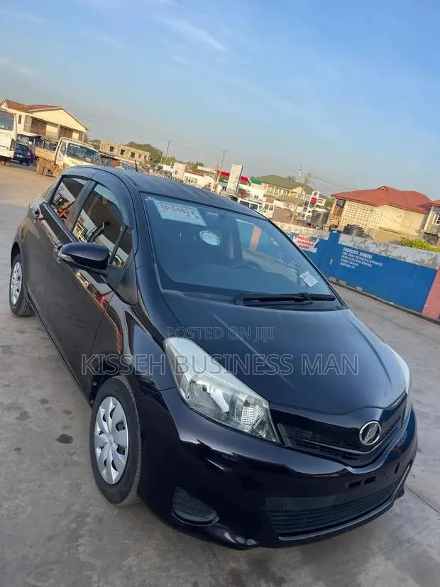 Toyota Vitz 2013 Purple · Photo 1