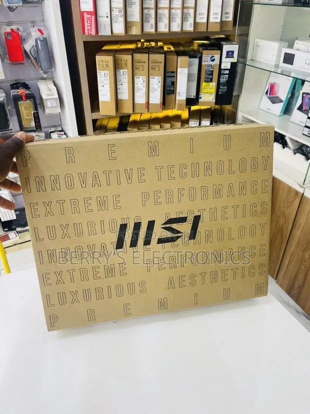 New Laptop MSI 32GB Intel Core Ultra 9 SSD 1T · Photo 1