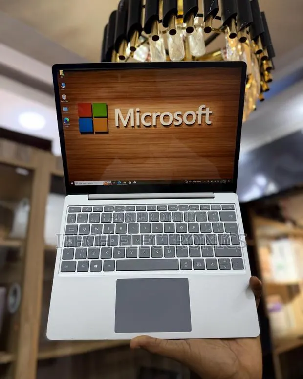 Laptop Microsoft Surface Go 16GB Intel Core i5 SSD 256GB · Photo 1