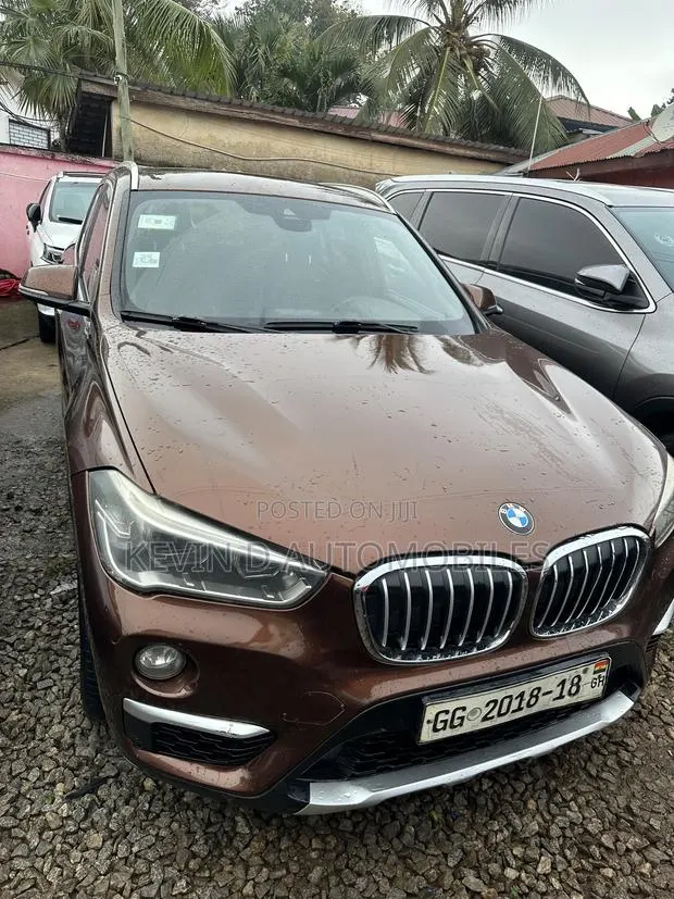 BMW X1 xDrive28i AWD 2017 Brown · Photo 1