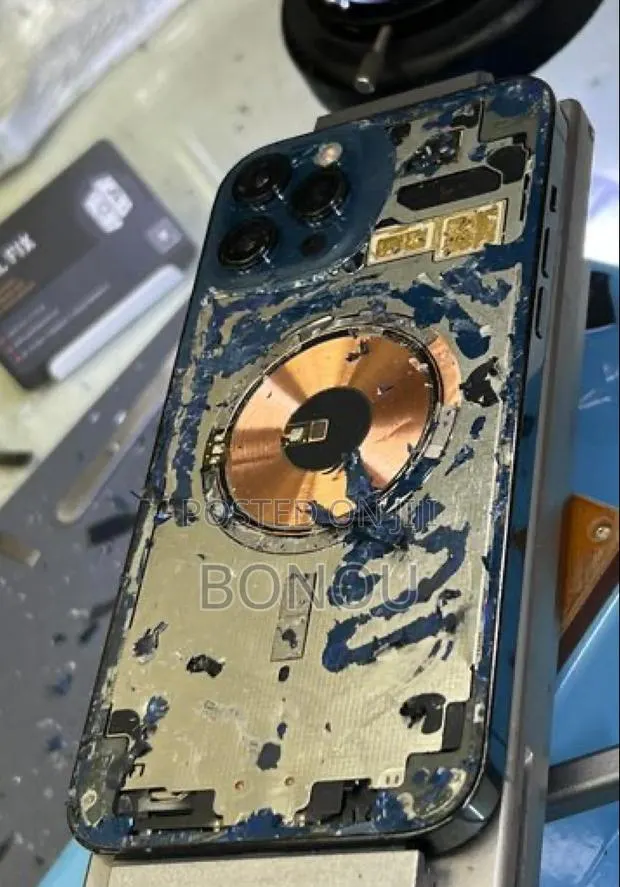 Phone Repairs, iPhone Board Transplant and Data Recovery · Photo 1